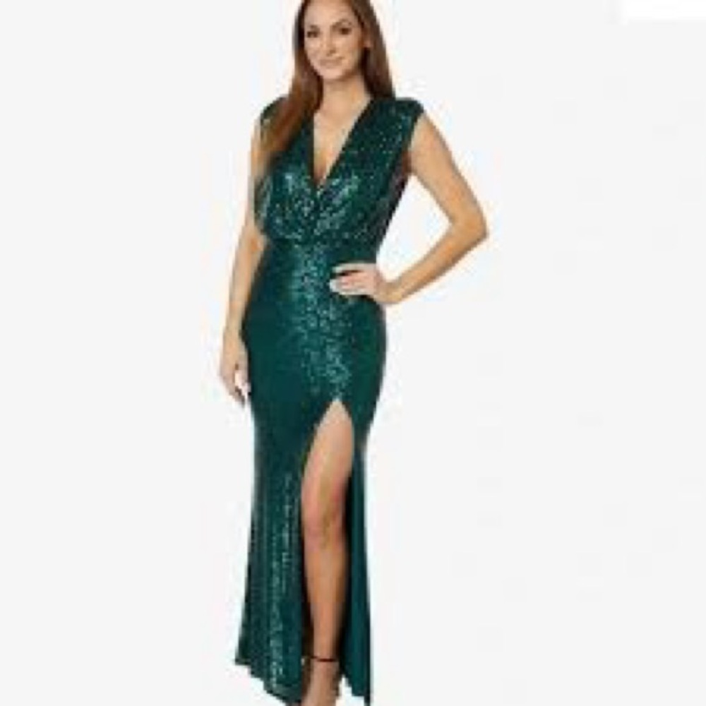 BCBGMAXAZRIA Stretch Sequin Gown | Emerald Green Surplice V-Neck | Slit | Size S